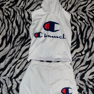 Champions set shorts & sleeveless hoodie top